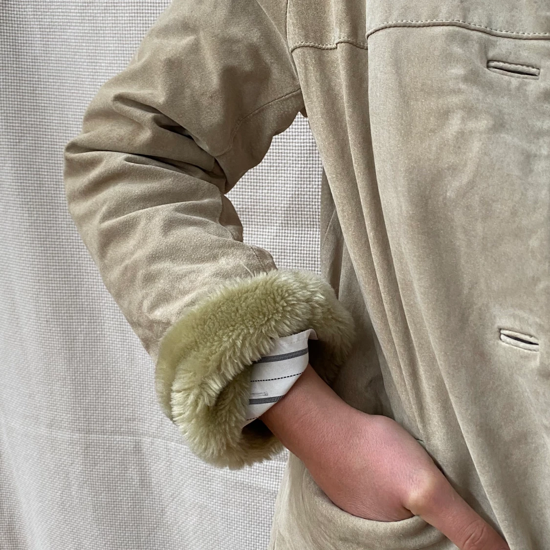 Snygg jacka i beige med detaljer  - 91