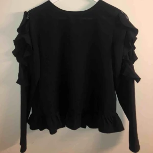  - Blus från trendhouse säljes. Använd endast 2 gånger. Storlek S