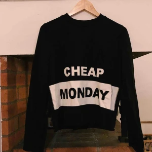  - Cropped sweater från London i nyskick ✨ 