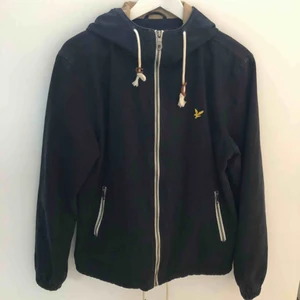  - Lyle and scott herrjacka i storlek s. Jättefint skick! Nypris 1300kr. 