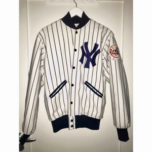  - Superfin vintage baseballjacka. Original. Köpt second hand i New York för 1200kr.