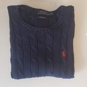 Marinblå tröja från ralph lauren, frakt ingår i priset💕