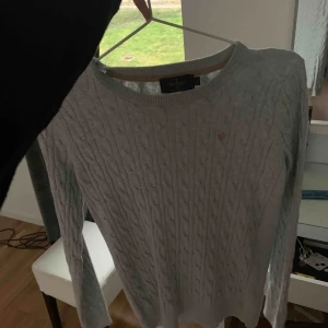  - Säljer denna stickade tröja ifrån Morris. Aldrig använd