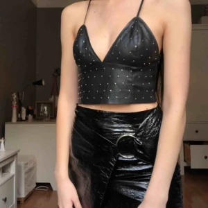  - Intressekoll! Älskar denna topp men använder inte så mkt längre så funderar på att sälja. 