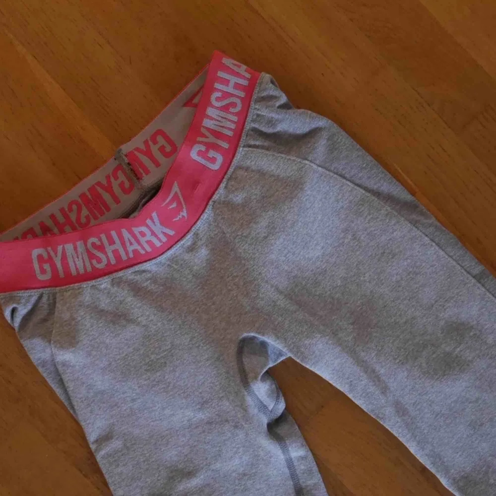 Träningstights från Gymshark. Modell ”dry”. Fint skick 💫. Jeans & Byxor.