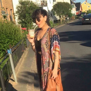  - Jätteskön och vacker kofta. Använd typ 2 gånger.  40:- + frakt. 