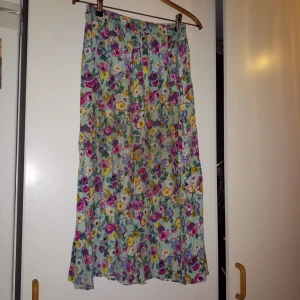  - Lång blommig vintagekjol 