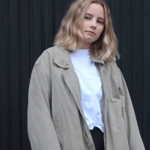  - Beige jacka med dragkedja 🌟 unisex