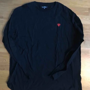  - Carharrt longsleeve, knappt använd! Fint litet tryck på vänster bröst! Storlek M
