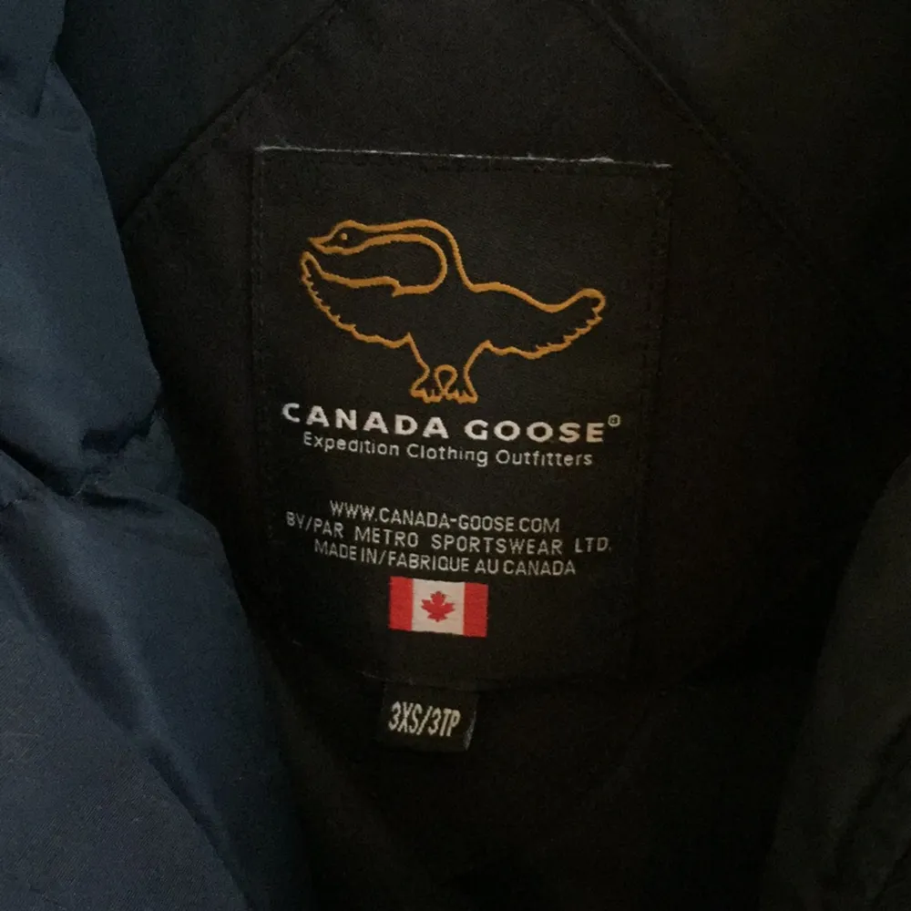 Canada Goose-jacka. Kort. Välanvänd. Bra skick. Bra omhändertagen. Svart.. Jackor.