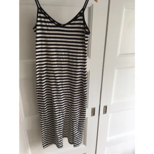  - Jättefin och bekväm klänning från BikBok. Köparen står för eventuell frakt😚