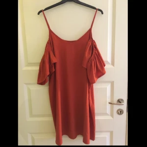  - Jättefin klänning köpt hos boohoo. Använd 1 gång.