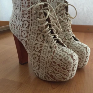  - Jeffrey campbell skor i modellen Lita i stl 36 säljes. Använda endast två gånger och är i nyskick. Nypris 1700kr