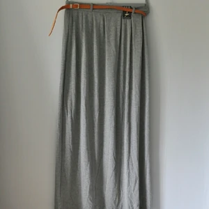  - Lång kjol från Primark London 

prislapp kvar.

FRAKT TILLKOMMER (kan samfrakta)
