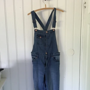  - Jättesnygga hängselbyxor från HM! Oanvända, tajta i benen