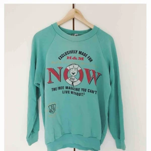  - H&M 90-tal. Superskön! Strl L men passar lika bra på en S om en vill ha den lite oversize. Köparen står för frakt.