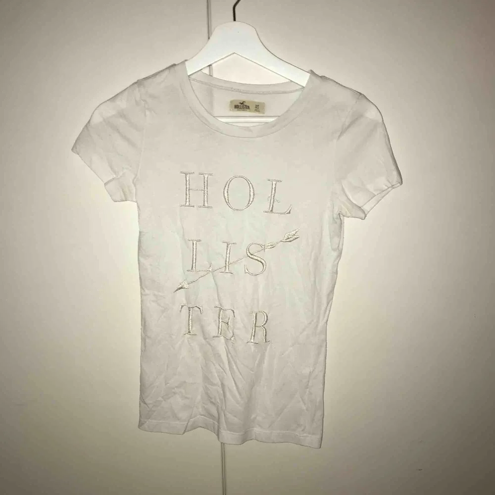 Snygg tröja från hollister stl xs. T-shirts.
