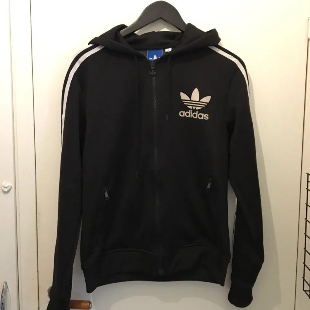 Adidas Originals Skick 10/10 Small 250 kr prutat och klart. Hoodies.