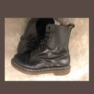  - Dr Martens Pascal. Använda men fint skick 