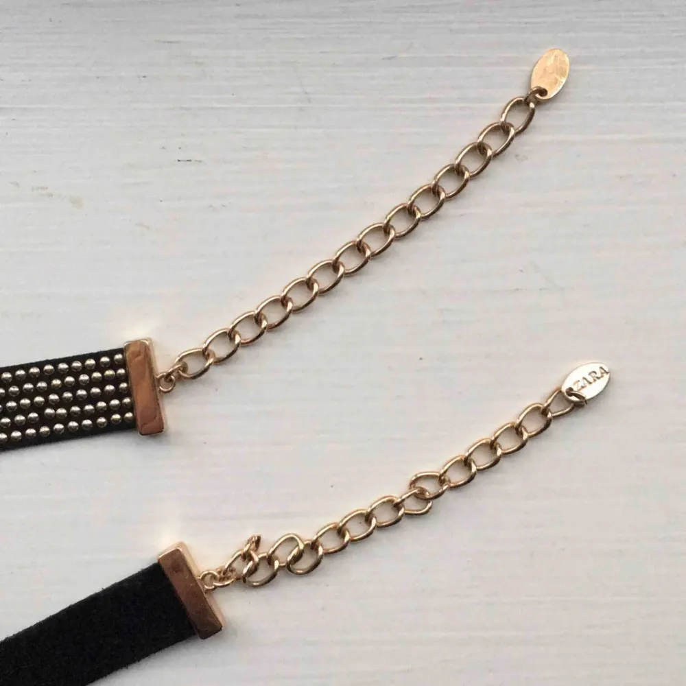 🌹Choker halsband🌹 Två matchade halsband från Zara, säljer styckvis för 50kr eller 80kr för båda ❤️  Köparen står för frakt . Accessoarer.