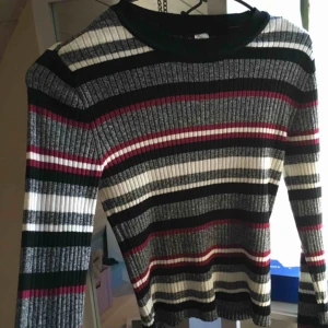  - Fin tröja endast använd en gång! 45kr+frakt 🖤