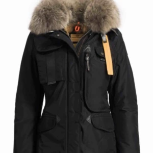  - Parajumper Masterpiece Denali, storlek M Slim fit (mer som S)  Aldrig använd med prislapparna kvar  Nypris: 9000kr Pris kan diskuteras vid snabb affär :)