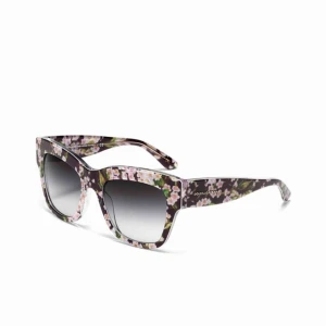  - Dolce Gabbana Almond flower sunglasses, finns inte att få tag på i Sverige. Självklart äkta.