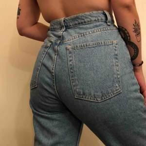 American Apparel mom jeans size 29 or 38eu in good condition. Slightly worn the bottom is about 4cm cut off