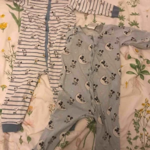  - Pyjamas med knappar BAO räkna med postavgift 