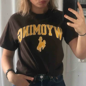  - Skön tröja men trycket ”Wyoming” på. Superskick. Köparen står för frakt.💘💘💘