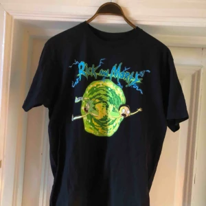  - Ricky & Morty. Kan hämtas i Uppsala eller skickas mot fraktkostnad 