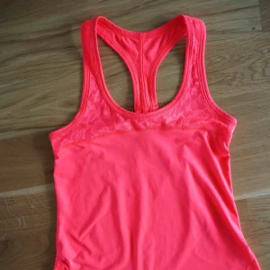  - VAD: Träningslinne från American Eagle STORLEK: S SKICK: Nytt!