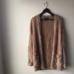  - Mysig kofta i lite längre modell från Forever21. 

Knappt använd. 