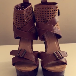  - Skor som ja inte använt, är lite för små för mig som har storlek 37,5.