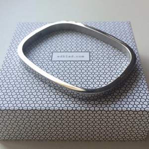 Oanvänt armband från Edblad i Silver, kan frakta eller mötas upp i Stockholm 💕 Fraktas för 20 kr!