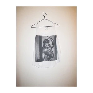  - Snyggt lättsamt linne i storlek M/L passar även S. Frakt 14kr ✨