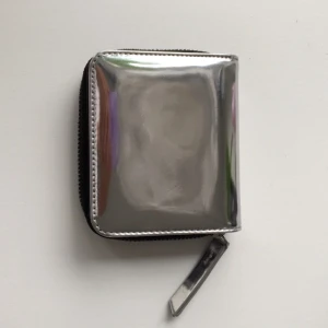  - Söt, cool silverplånbok från Monki! Helt ny! Perfect size✨✨✨❤️