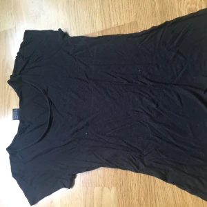 t-shirt - mysigt tröja. lite genomskinlig.