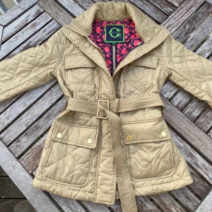 C wonder jacka - Vår höst jacka, ridjacka, knappt använd och som ny, står xxs men den passar en vanlig Xs