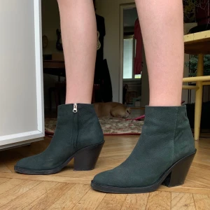 Ankel boots - Pim mid boot Green i stl 40 från Hope sthlm. I mycket fint skick. 800kr (inkl frakt)