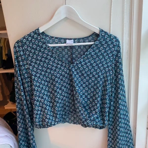 Topp från Ginatricot - Som ny! Köparen står för frakten 💕