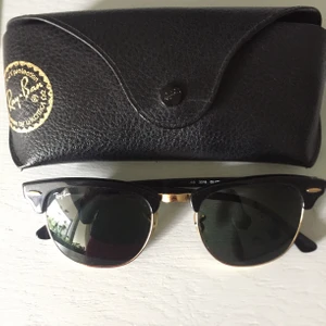 Ray ban solglasögon  - Ray ban solglasögon svarta , modell clubmaster.