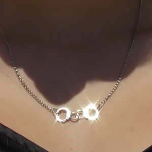 Halsband med handbojor🧚‍♀️ - Säljer detta halsband som jag gjort själv🤗 frakt tillkommer⚡️✨