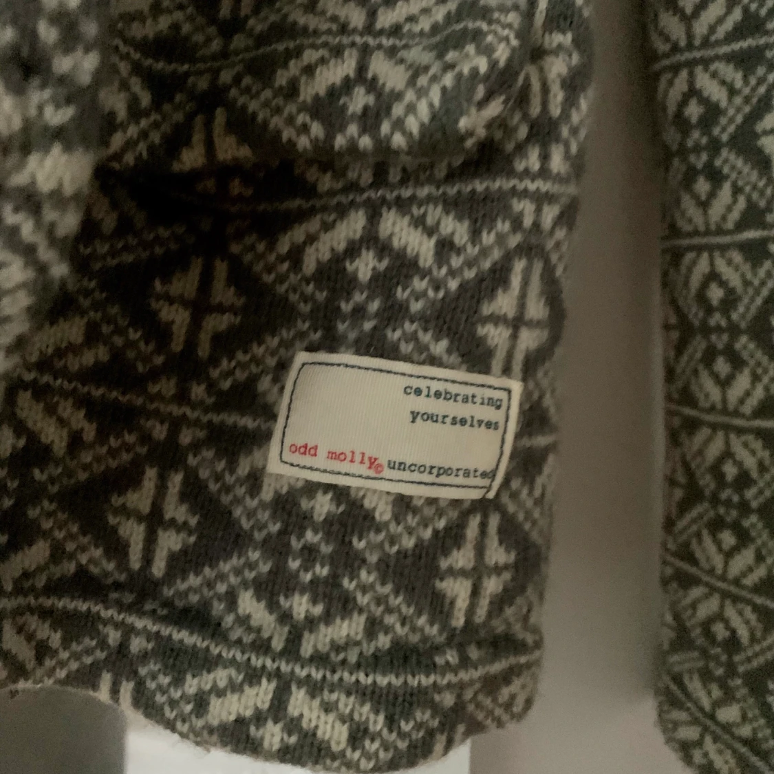 Grå stickad kofta från Odd Molly - 90