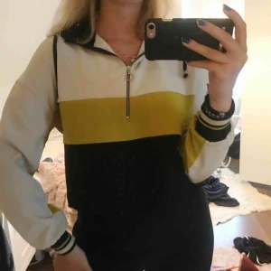 huvtröja  - Tröja från zara köpt förra året, köptes för 350. Säljes pga av att den knappt kommer till användning längre. Köparen står för frakten💕