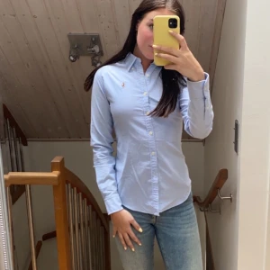 Skjorta från Ralph lauren i storlek S - Fin skjorta från Ralph lauren storlek s. Fint skick 