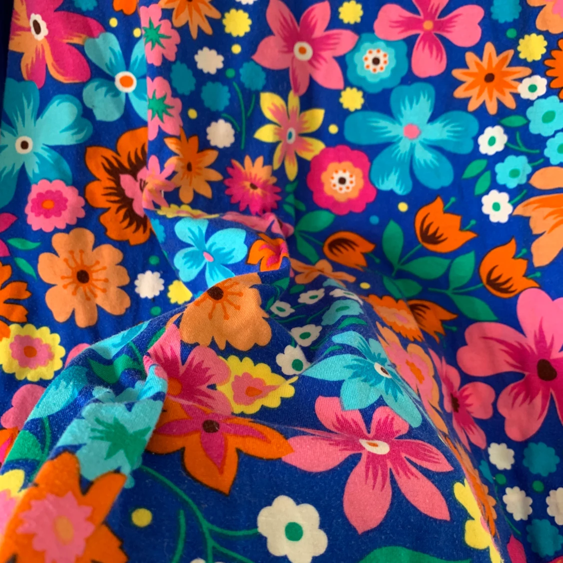 Färgglad tshirt med blommor, strl. L - 91