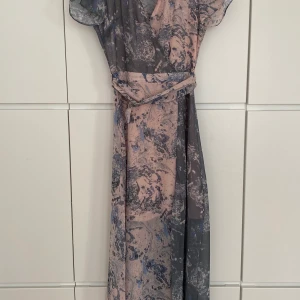 Topshop - Topshop pink & lavender sheer viscose lined maxi dress. Abstract print. Sexy opening in the back. Size 38. Perfect condition, never worn.