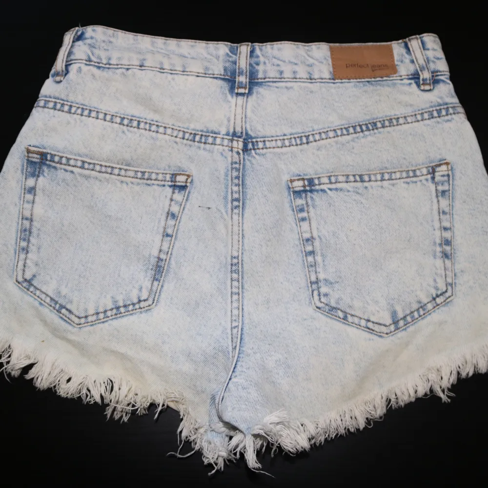 Riktigt snygga jeansshorts från Gina Tricot! 😎Endast använda vid ett par tillfällen. 50 kr frakt tillkommer. Betalning via swish 🌸. Shorts.
