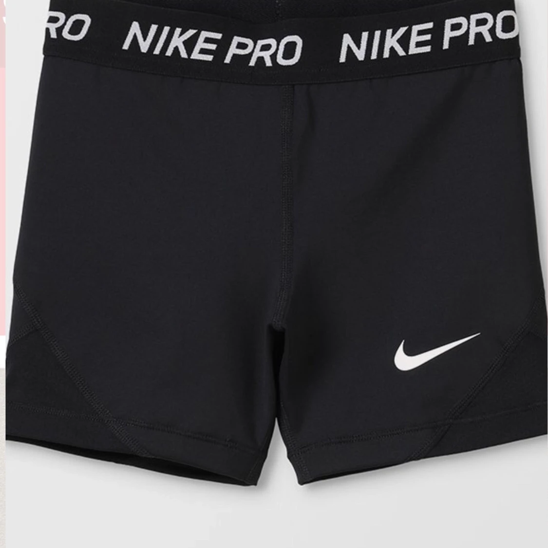 Snygga och populära Nike pro shorts✨